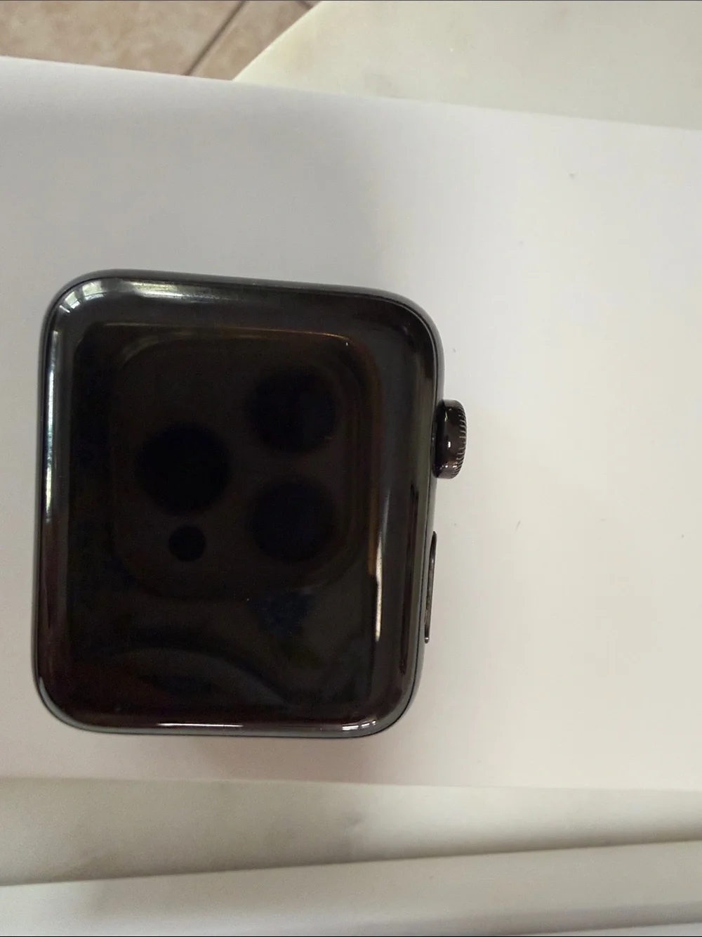 Apple Smartwatch series 3 42mm in Space Black Stainless Steel white band